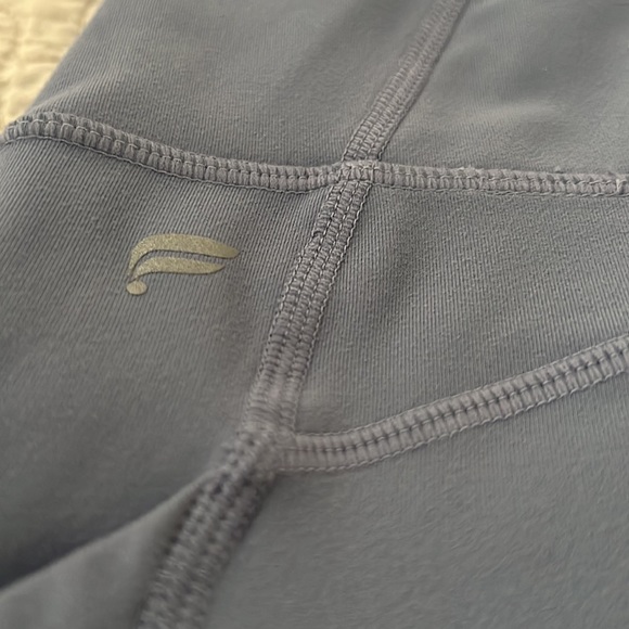 Fabletics Capri length High Rise Oasis Size 4X soft blue - Picture 2 of 11